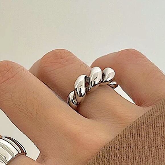STERLING SILVER TWISTED IRREGULAR RESIZABLE RING - Picture 3 of 5